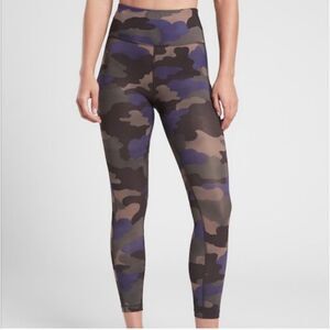 ATHLETA Ultimate Stash Printed 7/8 Tight Camo size Small